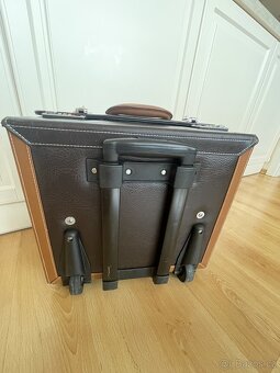 Vizážistický kufr Inglot - 4