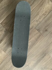 Cenově dostupný skateboard s prémiovými díly - 4