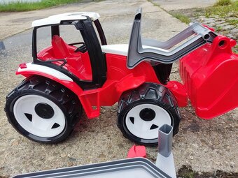 Traktor s bagrem Lena a mašinka na ovládání, hra šílený prof - 4
