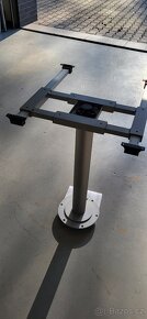 Otočná a posuvná noha stolu pro obytné auto - 4