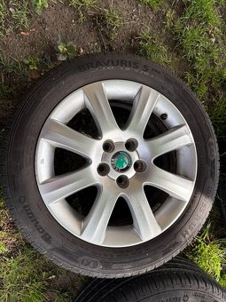 Prodám 4 ks kompletních letních 15" kol na Škoda - 4
