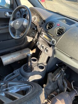Mitsubishi Colt 1.1 2010 - 4