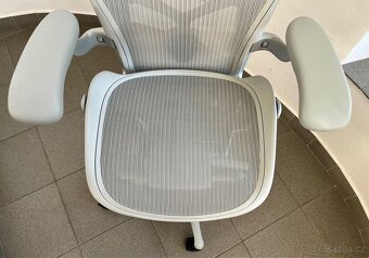 kancelářská židle Herman Miller Aeron Remastered - 4