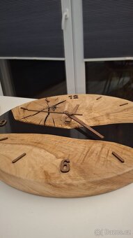 Dubové hodiny s pryskyřicí - 4