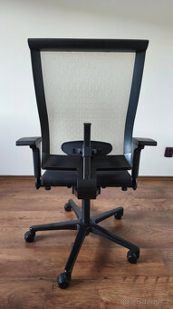 Pohodlná a všestranná kancelářská židle Ahrend - 4