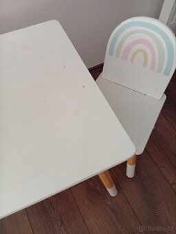 Dětský stoleček a 2 židle - 4