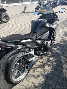Honda vfr 1200f - 4