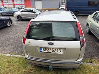 Ford Focus 1.6i - 4