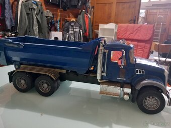 Nákladní auto MACK Granite se sklápěčkou - Bruder 2823 - 4