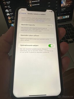 Iphone XR - baterie 100% - 4