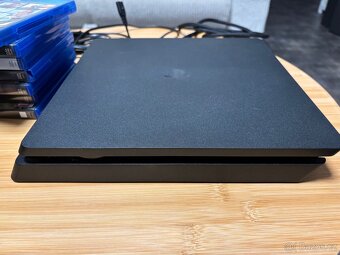 PlayStation 4 Slim 1 TB + příslušenství + hry - 4