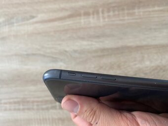 iPhone 11 - 4