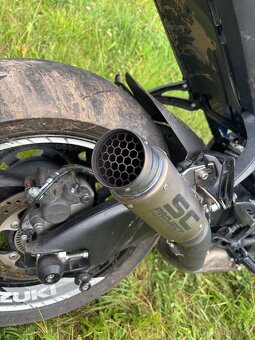 Ladeny vyfuk SC Project GP70-R s mezisvodem na Suzuki Gsx-S - 4