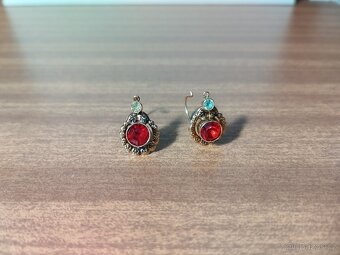 Dětské náušnice s červeným kamenem - 4