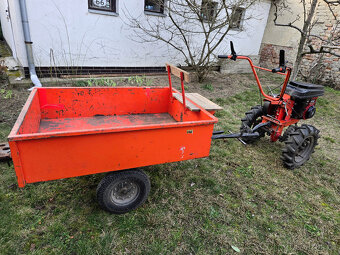 Malotraktor s vozíkem a příslušenstvím. - 4