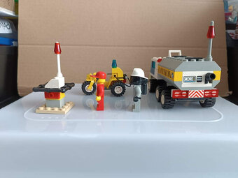 LEGO Town 6459 Fuel Truck - 4