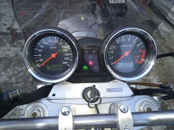 Suzuki GSX 1400 - 4