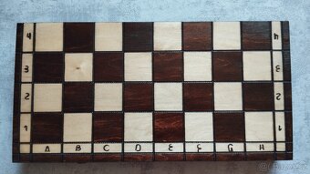 Střední dřevěné vyřezávané šachy 42x42, nepoužité - 4