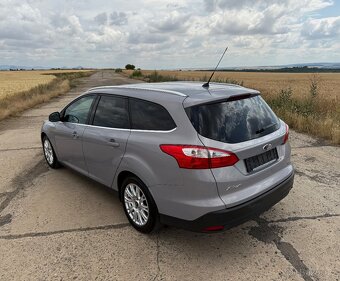 Ford Focus 1.6i - 4