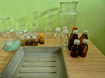 Laboratorní sklo - pipeta/byreta/zkumavky/baňky/.. - 4