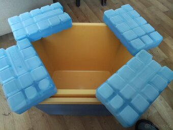 CHLADÍCÍ PLASTOVÝ BOX S PŘÍSLUŠENSTVÍM - 4