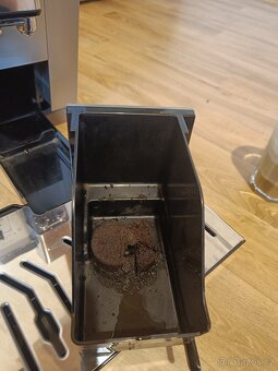 Kávovar DeLonghi Ecam 550.75 - 4
