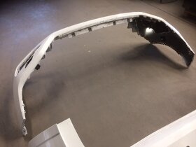 Prodám přední nárazník VW TUAREQ R-LINE - 4