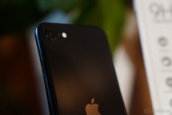 iPhone SE (2020) 64GB černý - 4