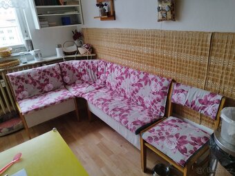 Rohová lavice a kuchyňský stul - 4