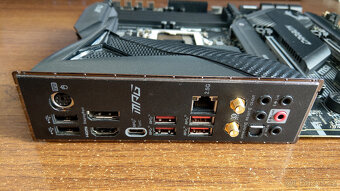 MSI MPG Z490 GAMING CARBON WIFI - 4