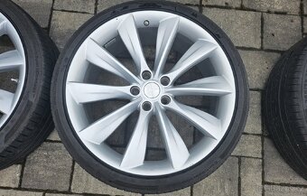 Kola 21" pro Tesla model S , Turbine - 4