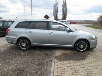 Toyota Avensis 2,2 130KW - 4