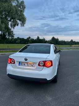Volkswagen Jetta 2.0tdi bkd - 4