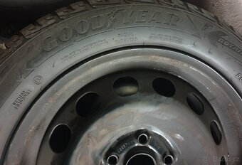 Goodyear UltraGrip Performance,205/55R16. - 4