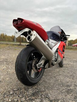 Aprilia RSV 1000 Mile - 4