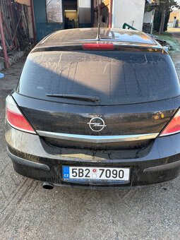 Opel astra h 1.8 benzín 92 kw - 4