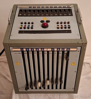 Retro divadelná technika z roku 1976, výrobné č. 6 - 4
