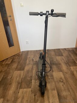 Elektrická koloběžka Xiaomi Mi Electric Scooter Essential - 4