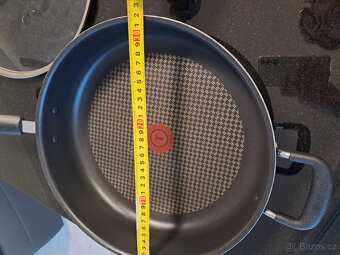 Hluboká Tefal TITANIUM pánev se skleněnou poklicí, 32 cm - 4