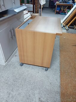 Prodám hezký PC stůl.š-96,v-76,h-69 cm - 4