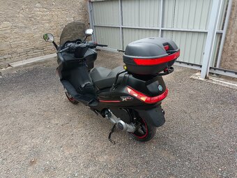 Piaggio xevo 125 Cz doklady v ceně Černý 2 s kufrem - 4