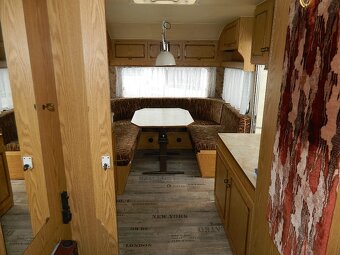 Dvouosý karavan Wilk - výborný stav - 4