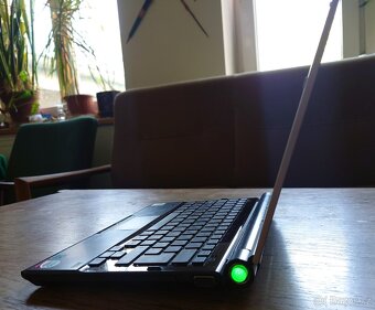Ikonický subnotebook Sony VAIO VGN-TZ31MN/N - 4