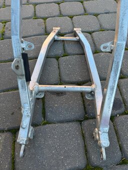 Zadní rám subframe zadní blatník Yamaha YZ 125 250 r 02-04 - 4
