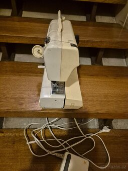 Kompaktní elektrický šicí stroj  Jaguar 271 - 4