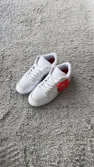 Nike SB Dunk Low Supreme 94 Metallic Silver - 4