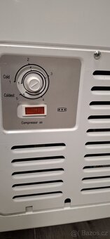 Pultový prosklený mrazák 214/330L - 4