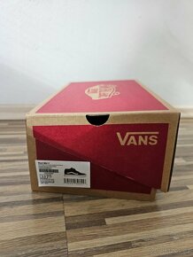 Prodám kotníkové kožené boty zn. Vans vel. 34 - 4