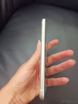 Mobil iPhone 11, 128 GB, krásný stav - 4