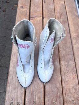 Prodám dívčí brusle vel. 34 - 4